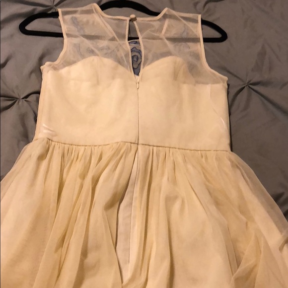 Cream and blue cocktail evening dress. - Picture 2 of 5